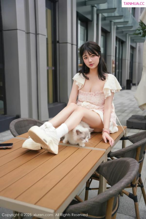   [XiuRen]高清写真图 2025.09.05 No.10734 软情 浅色连衣短裙第21张图片
